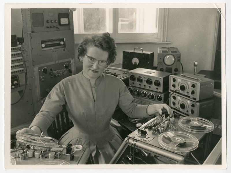 Daphne Oram in her prviate studio